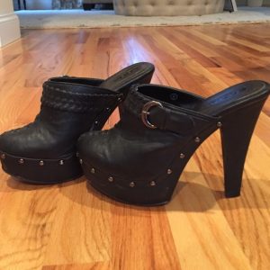 Varian Black Vegan Clogs